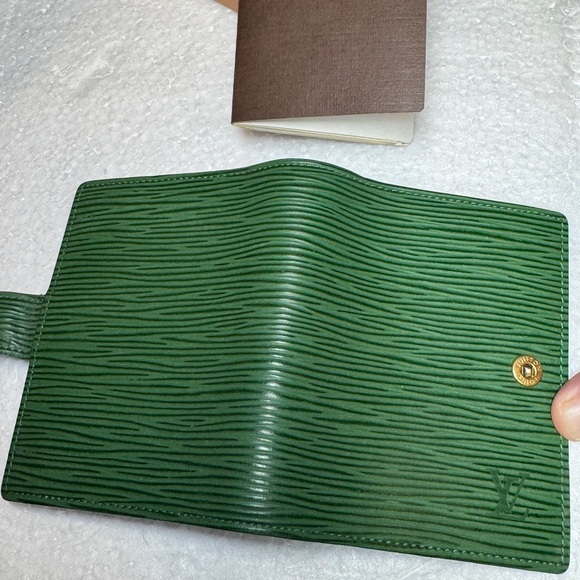 Louis Vuitton Green Epi phone book card holder **RARE** - Picture 11 of 16